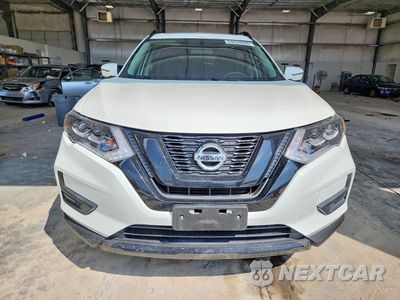 Piąte zdjęcie samochodu w środku: 2017 NISSAN ROGUE SV VIN:5N1AT2MV5HC768575 - miniatura