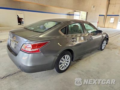 Trzecie zdjęcie samochodu z tyłu: 2015 NISSAN ALTIMA 2.5 S VIN:1N4AL3AP3FC247034 - miniatura