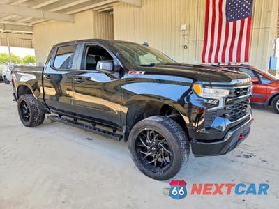Czwarte zdjęcie samochodu z boku: 2022 CHEVROLET SILVERADO K1500 LT TRAIL BOSS VIN:3GCUDFET4NG567102 - miniatura