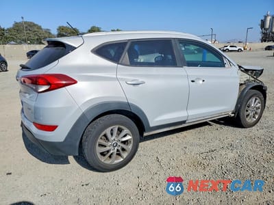 Trzecie zdjęcie samochodu z tyłu: 2017 HYUNDAI TUCSON SE VIN:KM8J3CA42HU280065 - miniatura