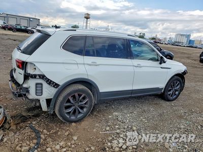 Trzecie zdjęcie samochodu z tyłu: 2022 VOLKSWAGEN TIGUAN SE VIN:3VV2B7AX2NM089390 - miniatura
