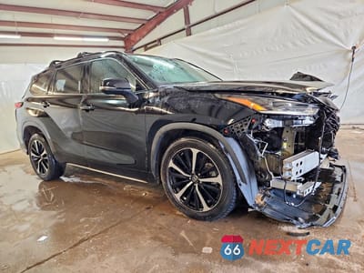 Czwarte zdjęcie samochodu z boku: 2022 TOYOTA HIGHLANDER XSE VIN:5TDLZRAH5NS110655 - miniatura