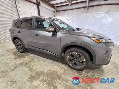 Czwarte zdjęcie samochodu z boku: 2024 NISSAN ROGUE SV VIN:5N1BT3BA2RC674228 - miniatura