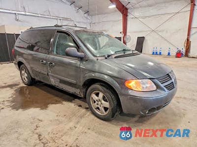 Czwarte zdjęcie samochodu z boku: 2005 DODGE GRAND CARAVAN SXT VIN:2D4GP44L85R200159 - miniatura