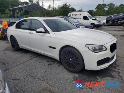 Czwarte zdjęcie samochodu z boku: 2015 BMW 750 I VIN:WBAYA8C52FD825364 - miniatura