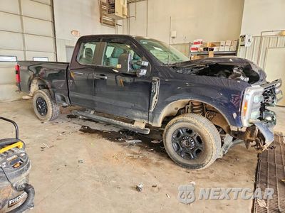 Czwarte zdjęcie samochodu z boku: 2024 FORD F250 SUPER DUTY VIN:1FT8X2BA1REF11202 - miniatura