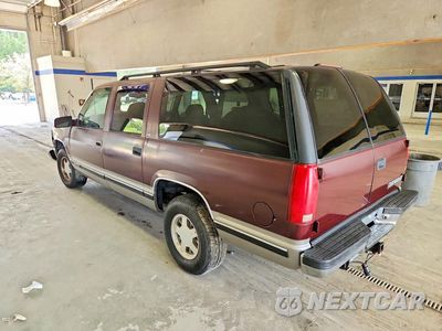Drugie zdjęcie samochodu z przodu: 1999 CHEVROLET SUBURBAN C1500 VIN:1GNEC16R9XJ431912 - miniatura