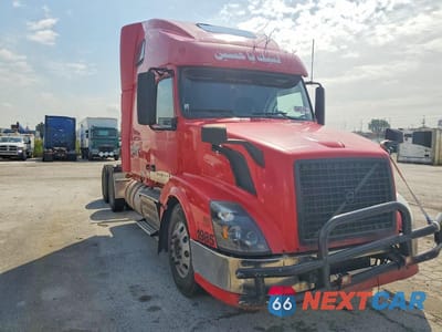 Czwarte zdjęcie samochodu z boku: 2011 VOLVO VN VNL VIN:4V4NC9THXBN533115 - miniatura