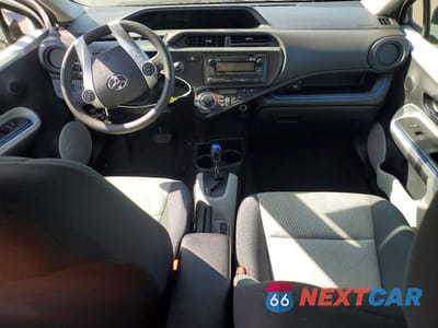 Zdjęcie 8 z 12 samochodu: 2013 TOYOTA PRIUS C TWO VIN:JTDKDTB35D1550879 - miniatura