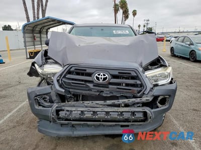 Piąte zdjęcie samochodu w środku: 2017 TOYOTA TACOMA SR VIN:5TFRX5GN7HX099209 - miniatura