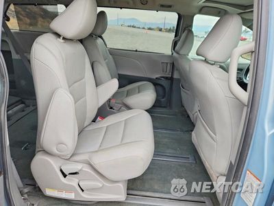 Zdjęcie 11 z 14 samochodu: 2016 TOYOTA SIENNA XLE 7-PASSENGER VIN:5TDDK3DC2GS129432 - miniatura