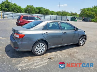 Trzecie zdjęcie samochodu z tyłu: 2013 TOYOTA COROLLA LE VIN:2T1BU4EE3DC127250 - miniatura