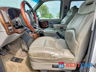 Zdjęcie 7 z 13 samochodu: 2002 GMC SAVANA RV G1500 VIN:1GDFG15R621126312 - miniatura