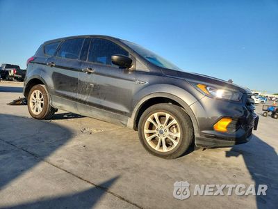 Czwarte zdjęcie samochodu z boku: 2019 FORD ESCAPE S VIN:1FMCU0F70KUB00970 - miniatura