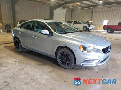 Czwarte zdjęcie samochodu z boku: 2017 VOLVO S60 DYNAMIC VIN:YV140MTL0H2421239 - miniatura