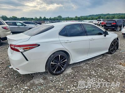 Trzecie zdjęcie samochodu z tyłu: 2018 TOYOTA CAMRY XSE VIN:4T1B61HK9JU155395 - miniatura