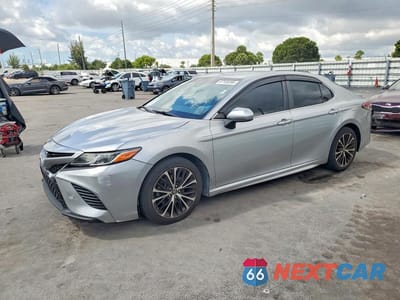 2018 TOYOTA CAMRY SE 4T1B11HK6JU117900 - główne zdjęcie licytacji z USA - miniatura