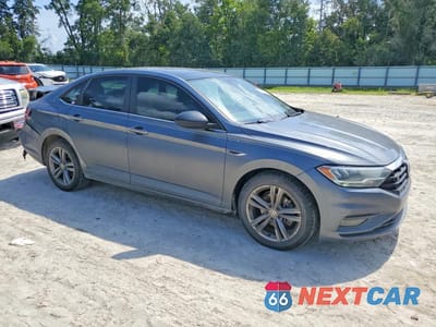 Czwarte zdjęcie samochodu z boku: 2020 VOLKSWAGEN JETTA S VIN:3VWCB7BU1LM017033 - miniatura
