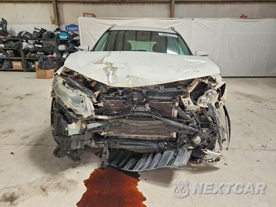 Piąte zdjęcie samochodu w środku: 2017 NISSAN ROGUE S VIN:5N1AT2MT1HC840435 - miniatura