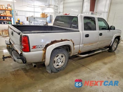 Trzecie zdjęcie samochodu z tyłu: 2007 CHEVROLET SILVERADO K1500 CLASSIC CREW CAB VIN:2GCEK13Z271166034 - miniatura