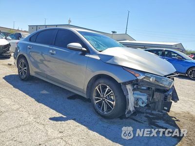Czwarte zdjęcie samochodu z boku: 2023 KIA FORTE LXS VIN:3KPF24ADXPE506210 - miniatura