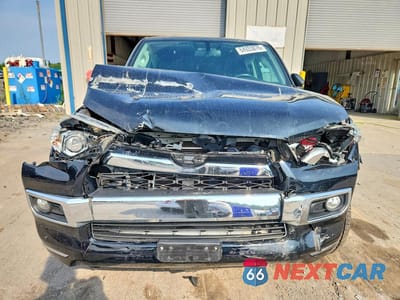 Piąte zdjęcie samochodu w środku: 2018 TOYOTA 4RUNNER LIMITED VIN:JTEBU5JR2J5577779 - miniatura