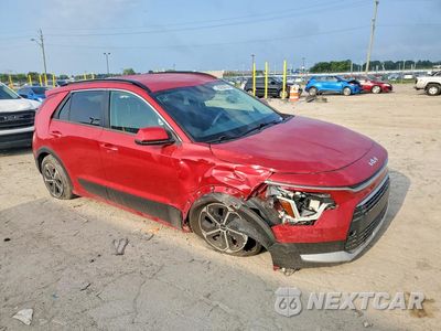 Czwarte zdjęcie samochodu z boku: 2023 KIA NIRO LX VIN:KNDCP3LE6P5087689 - miniatura