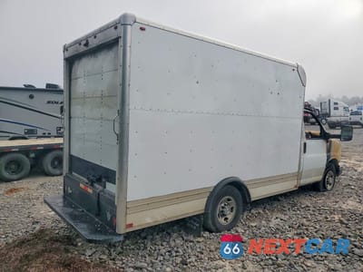 Trzecie zdjęcie samochodu z tyłu: 2023 CHEVROLET EXPRESS G3500 VIN:1GB0GRFP4P1100387 - miniatura