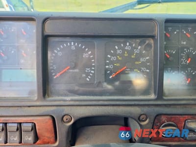 Zdjęcie 9 z 13 samochodu: 2003 VOLVO VNL SEMI TRUCK VIN:4V4NC9TJ73N340487 - miniatura