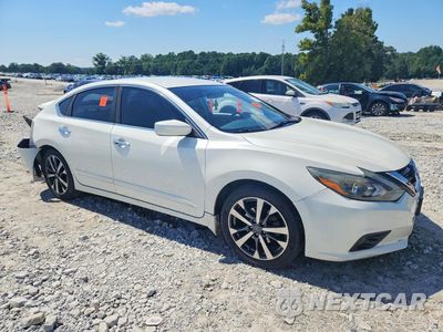 Czwarte zdjęcie samochodu z boku: 2017 NISSAN ALTIMA 2.5 SV VIN:1N4AL3AP3HC120657 - miniatura