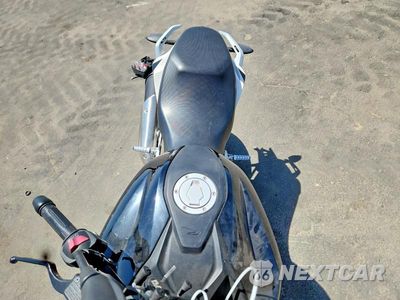 Piąte zdjęcie samochodu w środku: 2018 BMW G310 R VIN:WB30G1106JR856324 - miniatura