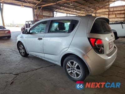 Drugie zdjęcie samochodu z przodu: 2015 CHEVROLET SONIC LT VIN:1G1JC6SHXF4125065 - miniatura