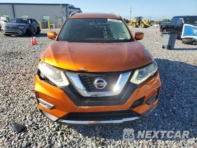 Piąte zdjęcie samochodu w środku: 2017 NISSAN ROGUE SV VIN:JN8AT2MTXHW384197 - miniatura