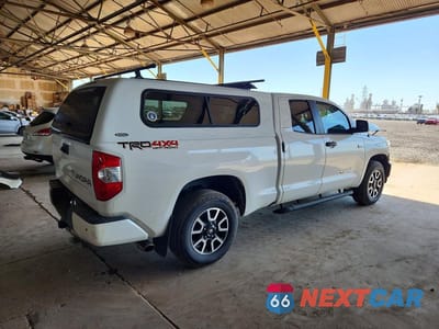 Trzecie zdjęcie samochodu z tyłu: 2017 TOYOTA TUNDRA SR5 VIN:5TFUW5F12HX673534 - miniatura