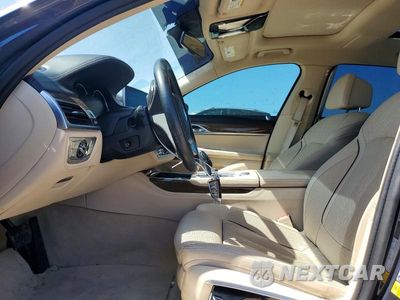 Zdjęcie 7 z 12 samochodu: 2016 BMW 740 I VIN:WBA7E2C51GG546632 - miniatura