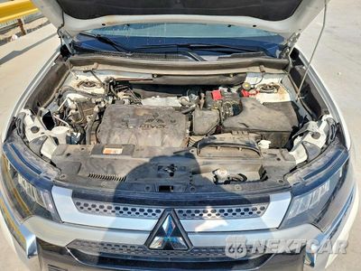 Zdjęcie 12 z 13 samochodu: 2019 MITSUBISHI OUTLANDER SE VIN:JA4AD3A32KZ006443 - miniatura