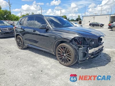 Czwarte zdjęcie samochodu z boku: 2022 BMW X5 M50I VIN:5UXJU4C00N9N04741 - miniatura