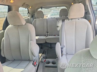 Zdjęcie 10 z 13 samochodu: 2011 TOYOTA SIENNA LE VIN:5TDKK3DCXBS019129 - miniatura