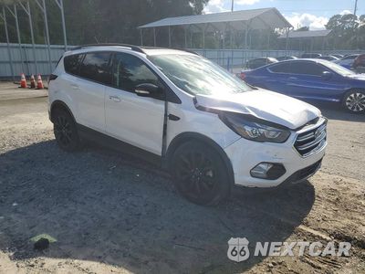Czwarte zdjęcie samochodu z boku: 2017 FORD ESCAPE TITANIUM VIN:1FMCU0J9XHUB73149 - miniatura