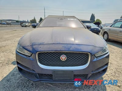Piąte zdjęcie samochodu w środku: 2017 JAGUAR XE PRESTIGE VIN:SAJAK4BV8HA973648 - miniatura