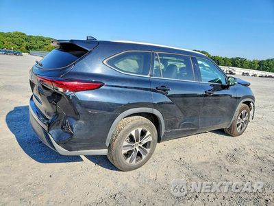 Trzecie zdjęcie samochodu z tyłu: 2022 TOYOTA HIGHLANDER XLE VIN:5TDGZRAH8NS121635 - miniatura
