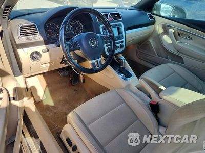 Zdjęcie 8 z 12 samochodu: 2016 VOLKSWAGEN EOS KOMFORT VIN:WVWBW8AH4GV000204 - miniatura