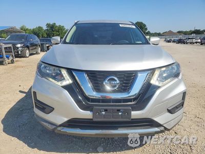 Piąte zdjęcie samochodu w środku: 2017 NISSAN ROGUE S VIN:KNMAT2MV5HP558426 - miniatura