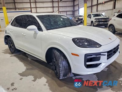 Czwarte zdjęcie samochodu z boku: 2024 PORSCHE CAYENNE SE HYBRID VIN:WP1AN2AY0RDA40105 - miniatura