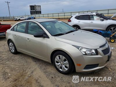 Czwarte zdjęcie samochodu z boku: 2013 CHEVROLET CRUZE LS VIN:1G1PA5SG9D7279277 - miniatura