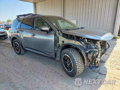 Czwarte zdjęcie samochodu z boku: 2025 NISSAN PATHFINDER ROCK CREEK VIN:5N1DR3BD8SC235137 - miniatura