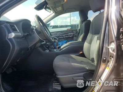 Zdjęcie 7 z 14 samochodu: 2019 TOYOTA HIGHLANDER LE VIN:5TDZARFHXKS060857 - miniatura
