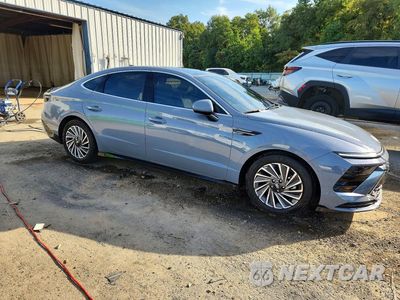 Czwarte zdjęcie samochodu z boku: 2025 HYUNDAI SONATA HYBRID LIMITED VIN:KMHL54JJ3SA128710 - miniatura