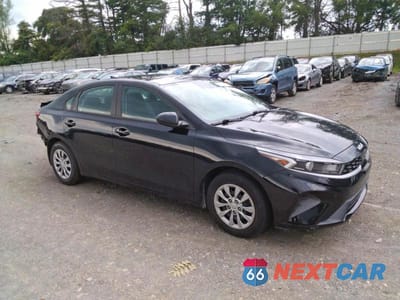 Czwarte zdjęcie samochodu z boku: 2023 KIA FORTE LX VIN:3KPF24AD1PE555568 - miniatura