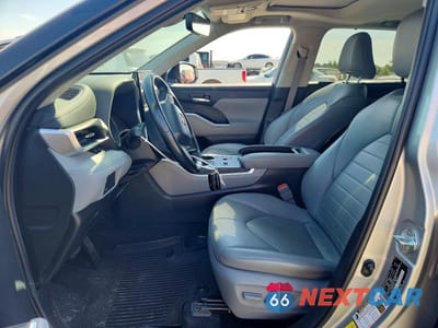 Zdjęcie 7 z 13 samochodu: 2023 TOYOTA HIGHLANDER HYBRID XLE VIN:5TDKBRCH7PS115789 - miniatura